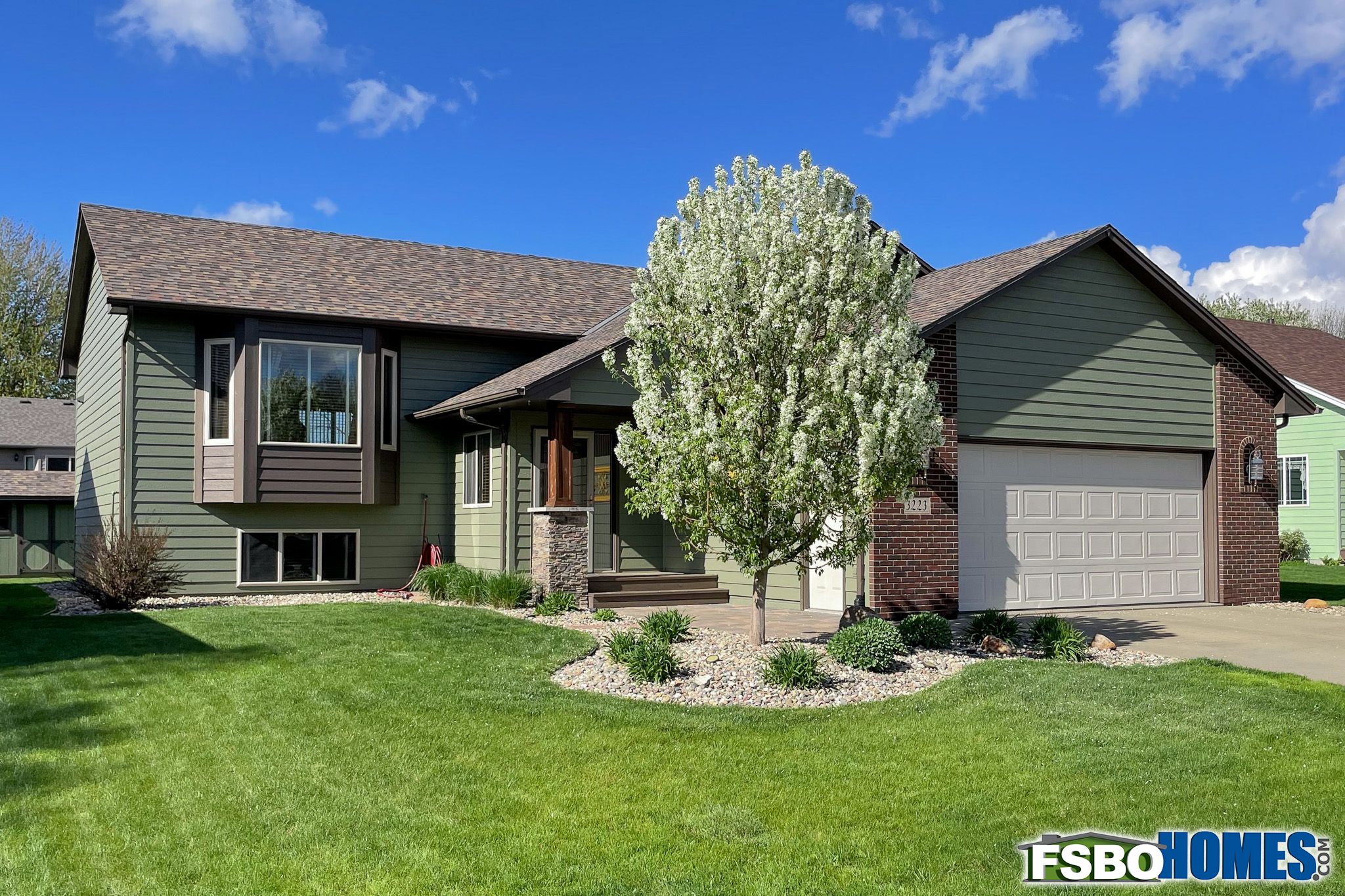 3223 S Grace Ave, Sioux Falls, SD, Image 0